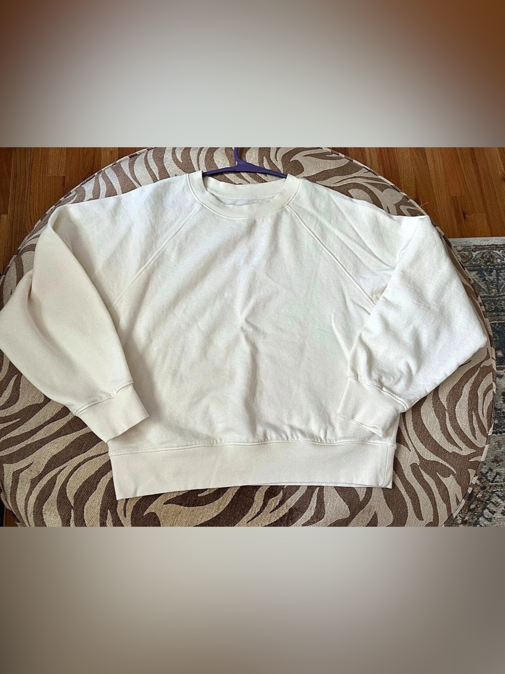 Oversized Raglan Sweatshirt - Picture 6 of 7